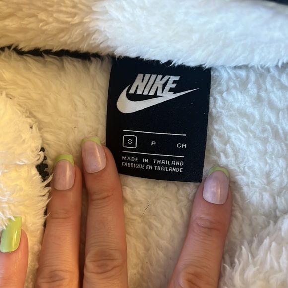 Nike jacket - Picture 4 of 5